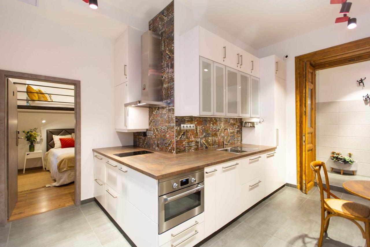 Premium Rooms By Hi5 - Style At The Comedy Theater Budapešť Exteriér fotografie