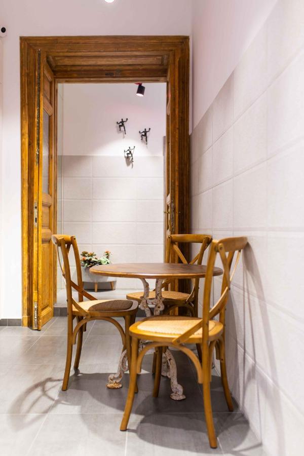 Premium Rooms By Hi5 - Style At The Comedy Theater Budapešť Exteriér fotografie