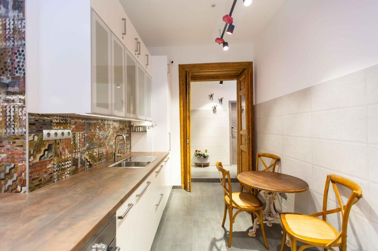 Premium Rooms By Hi5 - Style At The Comedy Theater Budapešť Exteriér fotografie