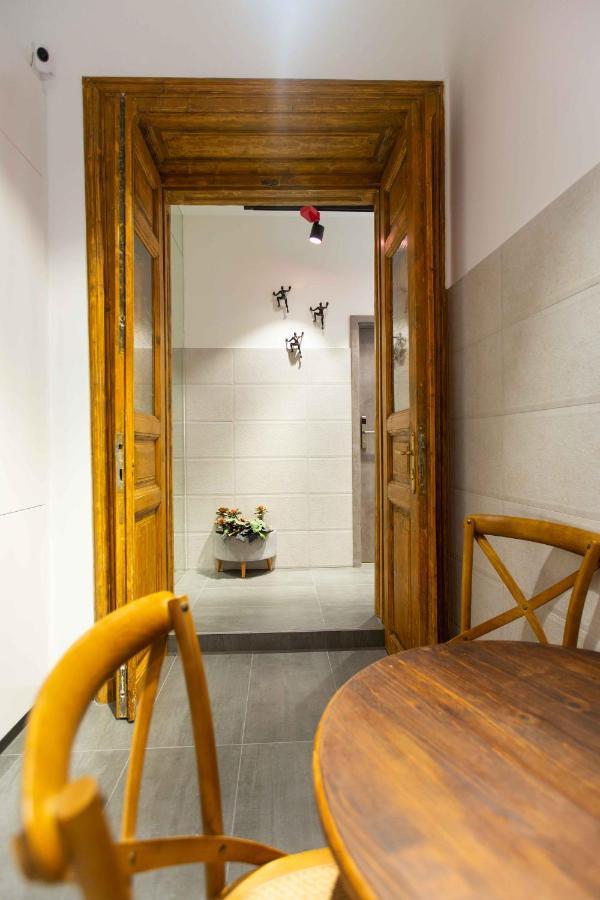 Premium Rooms By Hi5 - Style At The Comedy Theater Budapešť Exteriér fotografie